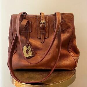 Vintage Dooney & Bourke Pebbled Leather Shoulder Bag | Expandable Brass Hardware